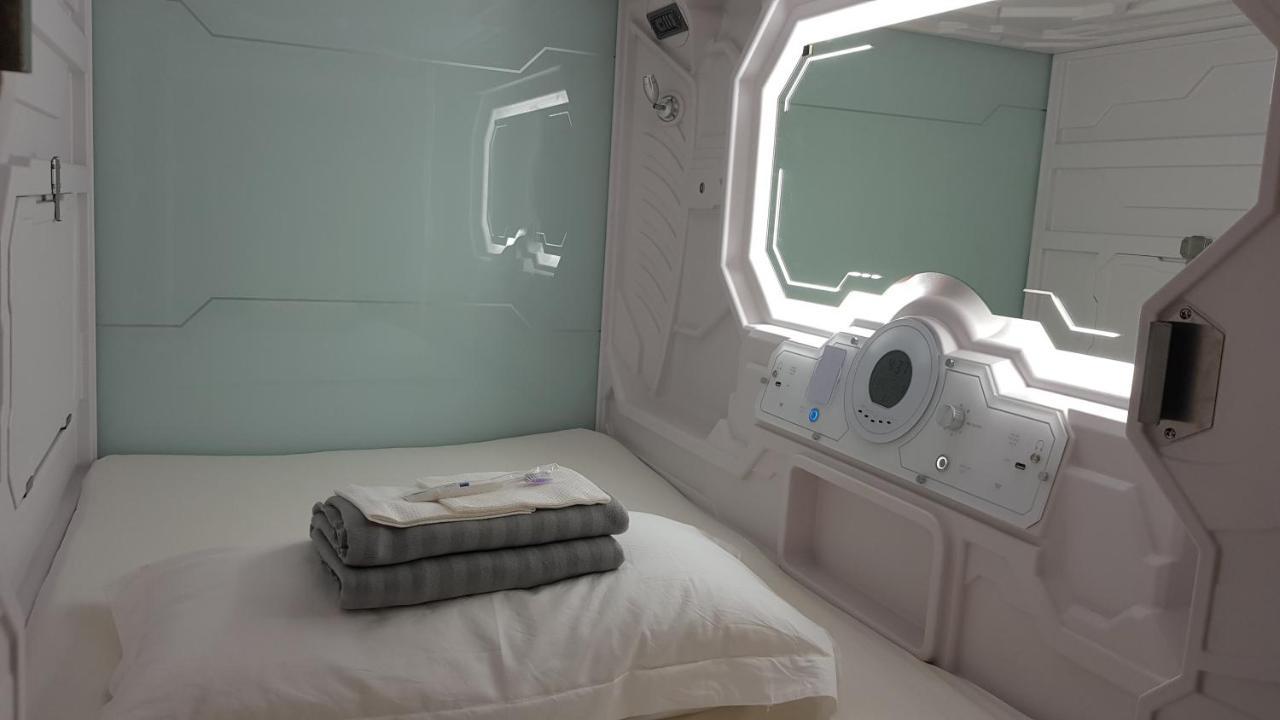 Apollo Capsule Hotel Енде Екстер'єр фото