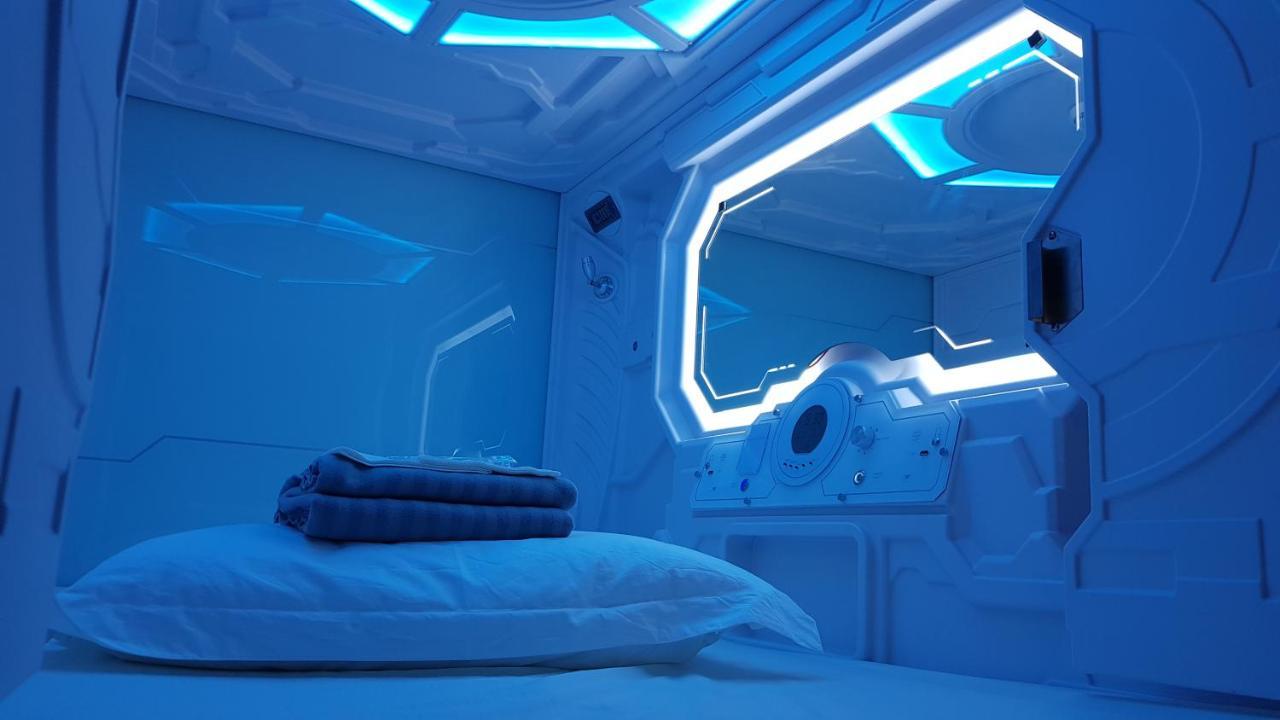 Apollo Capsule Hotel Енде Екстер'єр фото